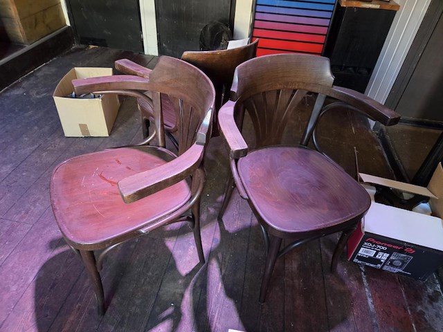 3 houten caf�stoelen - afbeelding 2 van  5