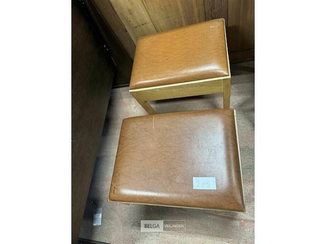 3 houten krukjes - afbeelding 2 van  2