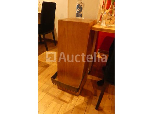 3 houten krukken - afbeelding 4 van  4