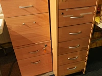 3 houten ladekastjes
