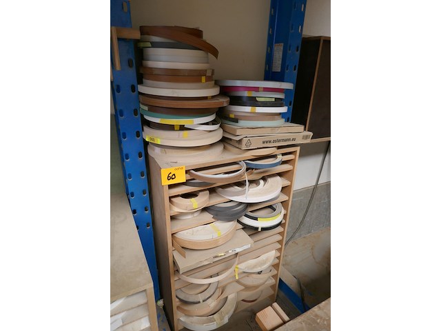 3 houten rekken met allerlei diverse kantenbanden - afbeelding 3 van  3