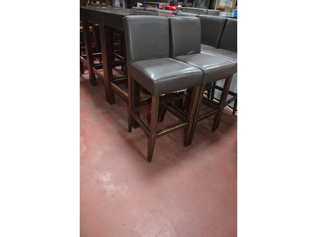 3 houten staantafels afm. 70x70x110cm , ligstoel hout, 8 barstoelen bruin leder mar meubelen (1,8,30) - afbeelding 2 van  12