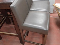 3 houten staantafels afm. 70x70x110cm , ligstoel hout, 8 barstoelen bruin leder mar meubelen (1,8,30) - afbeelding 3 van  12
