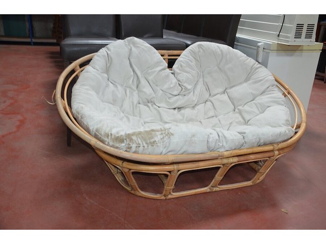 3 houten staantafels afm. 70x70x110cm , ligstoel hout, 8 barstoelen bruin leder mar meubelen (1,8,30) - afbeelding 6 van  12