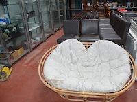 3 houten staantafels afm. 70x70x110cm , ligstoel hout, 8 barstoelen bruin leder mar meubelen (1,8,30) - afbeelding 10 van  12