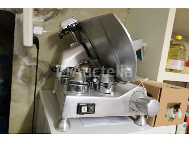 3 huishoudelijke apparaten - afbeelding 1 van  16