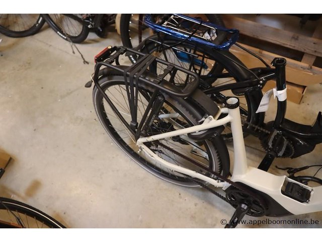 3 incomplete fietsen - afbeelding 2 van  4