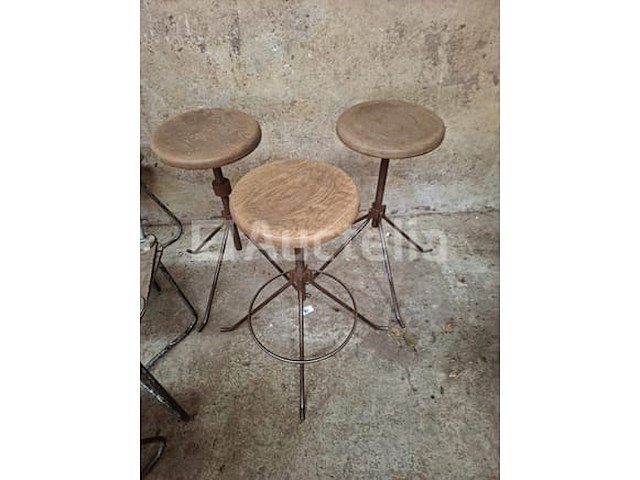 3 industriële krukken - afbeelding 1 van  1