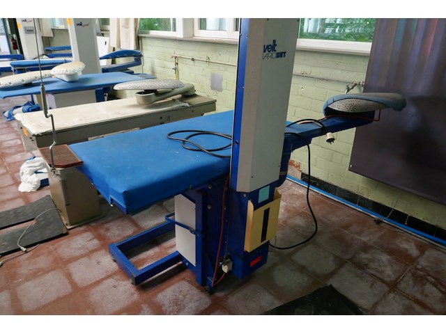 3 industriele strijktafels veit / aspiromat - afbeelding 2 van  9