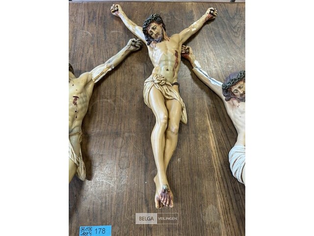 3 jezus – crucifixen - afbeelding 2 van  3