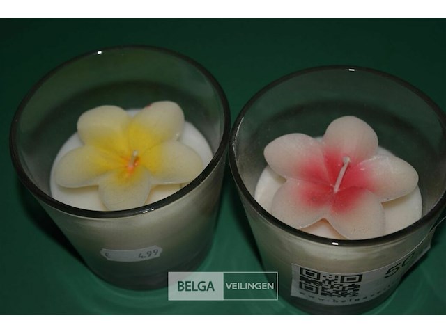 3 kaarsjes in bloemvorm - afbeelding 3 van  3