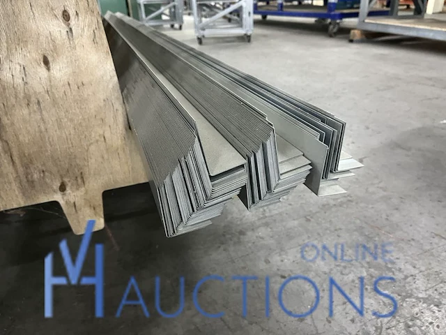 3 karren met plm 200 metalen profielen - afbeelding 4 van  15