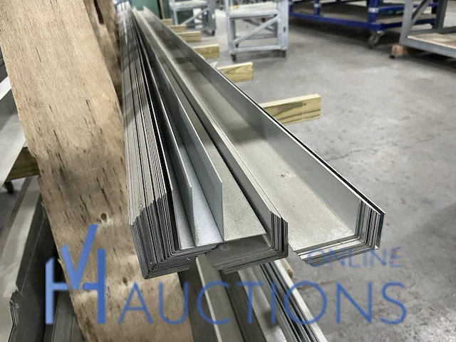 3 karren met plm 200 metalen profielen - afbeelding 5 van  15
