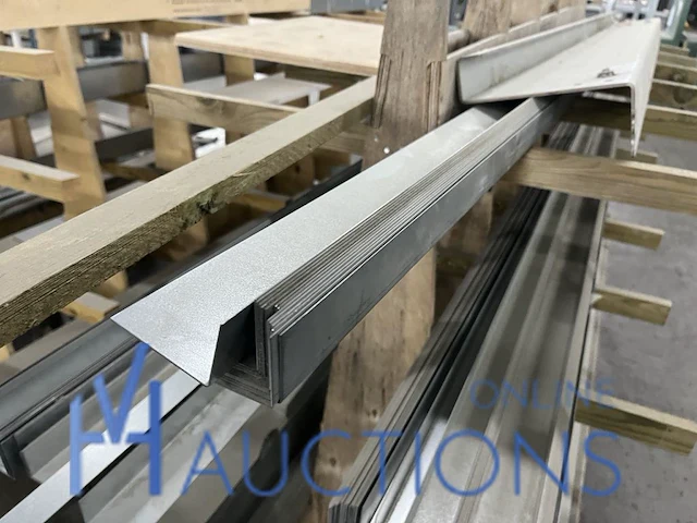 3 karren met plm 200 metalen profielen - afbeelding 6 van  15