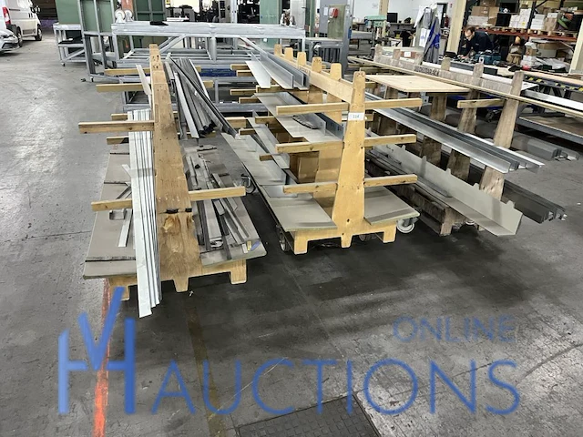 3 karren met plm 200 metalen profielen - afbeelding 10 van  15