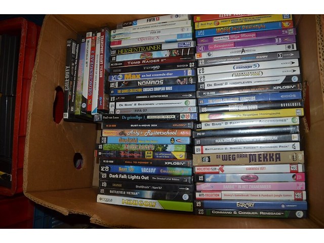 3 kisten en 1 doos gevuld met ca. 320 dvd's - afbeelding 2 van  6
