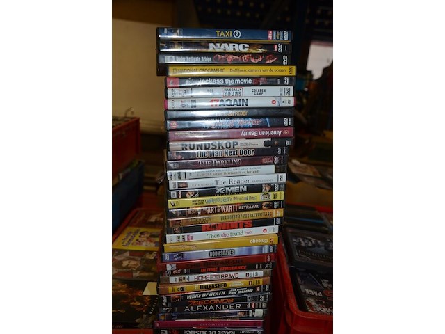 3 kisten en 1 draagtas gevuld met ca. 320 dvd's - afbeelding 6 van  9