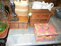 3 kistjes + beeldje - afbeelding 1 van  2