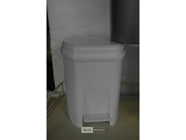 3 kleien vuilnisbakjes - afbeelding 3 van  3