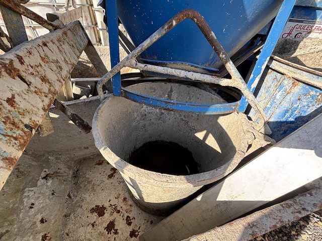 3 kleine cementkokers - afbeelding 2 van  3