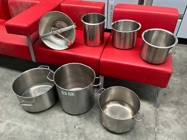 3 kookpotten, groentemolen en diversen - afbeelding 1 van  9