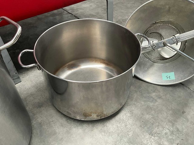 3 kookpotten, groentemolen en diversen - afbeelding 4 van  9