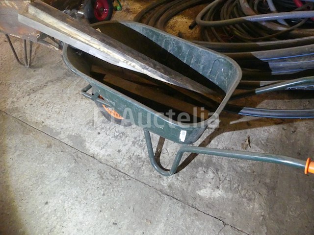 3 kruiwagens - afbeelding 1 van  2