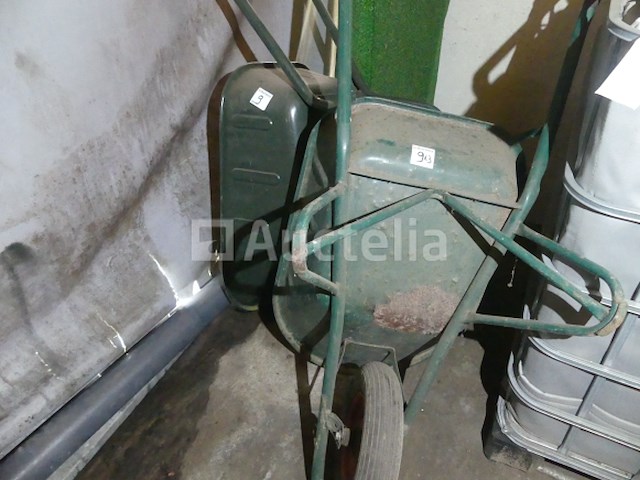 3 kruiwagens - afbeelding 2 van  2