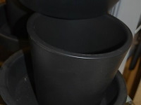 3 matzwarte bloempot+ 3 lage schalen mat grijs - afbeelding 2 van  2