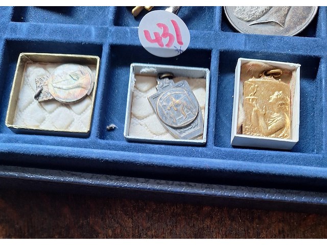 3 medailles in doosjes - afbeelding 1 van  1
