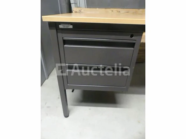 3 metalen bureaus - afbeelding 1 van  5