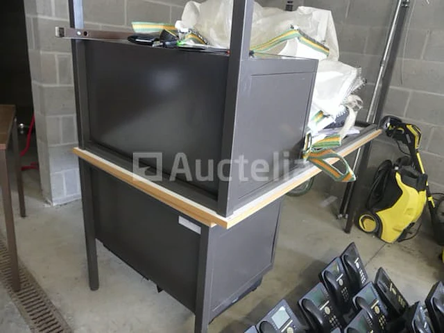 3 metalen bureaus - afbeelding 4 van  5