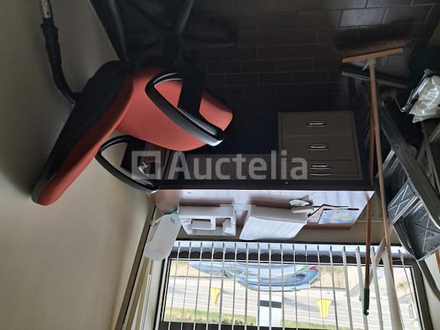 3 metalen en diverse bureaus - afbeelding 1 van  3