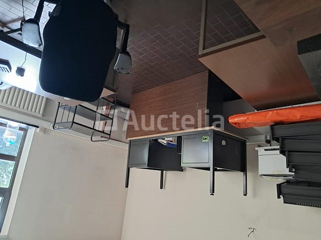 3 metalen en diverse bureaus - afbeelding 2 van  3