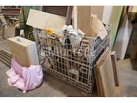 3 metalen gitterboxen met inhoud - afbeelding 1 van  4