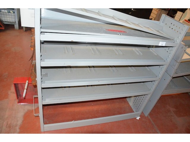 3 metalen rekken voor lichte vrachtwagen afm. 127x36x116 , 127x36x135, 127x36x135 - afbeelding 9 van  11