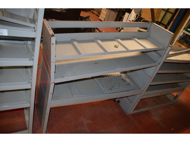 3 metalen rekken voor lichte vrachtwagen afm. 127x36x116 , 127x36x135, 127x36x135 - afbeelding 10 van  11