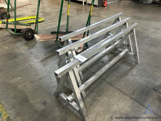 3 metalen schragen - afbeelding 1 van  1