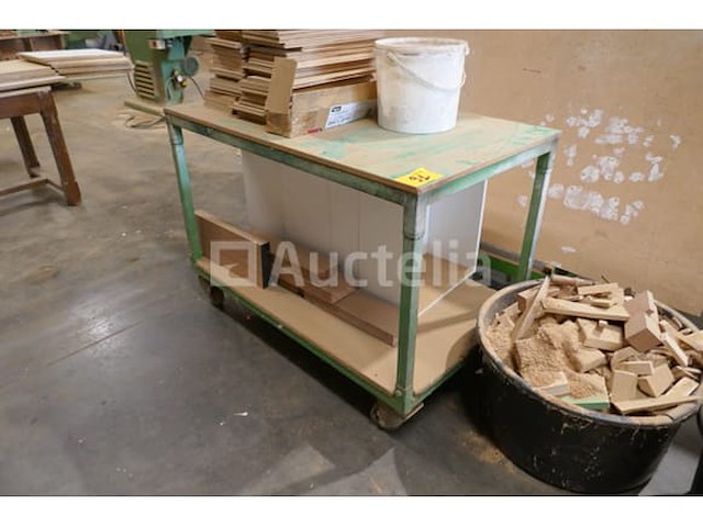 3 metalen werkbanken met bodemschap - afbeelding 2 van  3