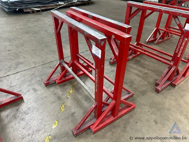 3 metalen werksteunen. - afbeelding 1 van  1