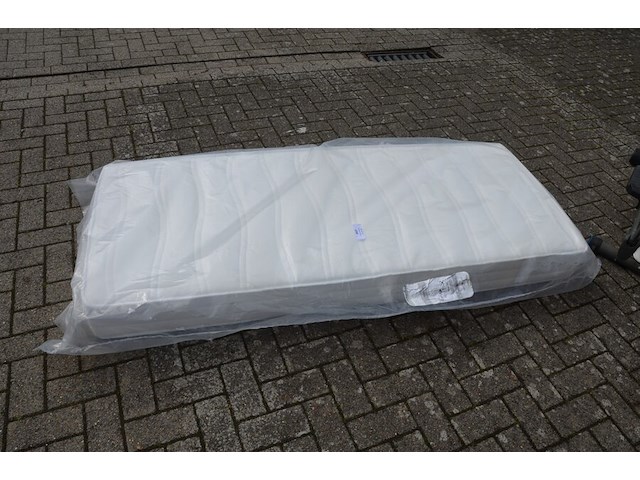 3 nieuwe matrassen 90x200, 80x200 (2x) - afbeelding 1 van  10