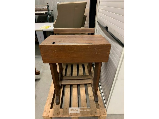 3 oude houten schoolbanken - afbeelding 3 van  4