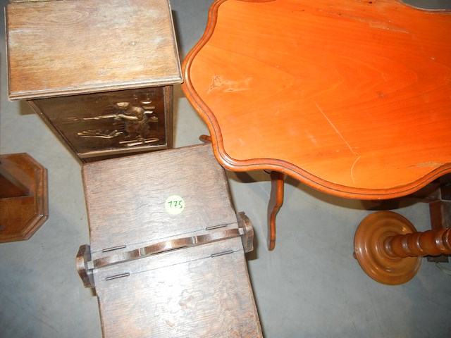 3 oude meubels - afbeelding 1 van  3