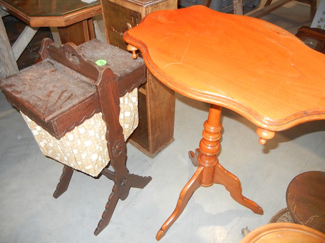 3 oude meubels - afbeelding 2 van  3