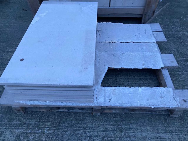 3 paletten bourgondische witsteen: banen vrije lengte breedte 50cm tegels 40/40/1,5cm 13m² - afbeelding 2 van  7
