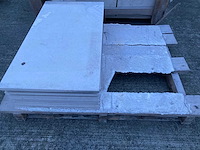 3 paletten bourgondische witsteen: banen vrije lengte breedte 50cm tegels 40/40/1,5cm 13m² - afbeelding 2 van  7