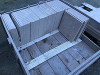 3 paletten bourgondische witsteen: banen vrije lengte breedte 50cm tegels 40/40/1,5cm 13m² - afbeelding 6 van  7