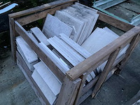 3 paletten bourgondische witsteen: banen vrije lengte breedte 50cm tegels 40/40/1,5cm 13m² - afbeelding 7 van  7