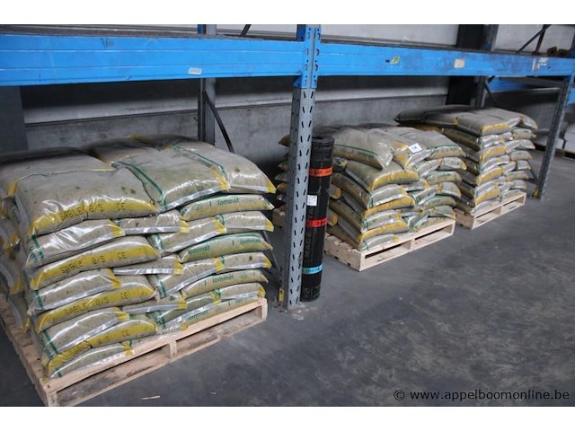 3 paletten zand lommat - afbeelding 1 van  3