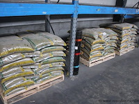 3 paletten zand lommat - afbeelding 1 van  3